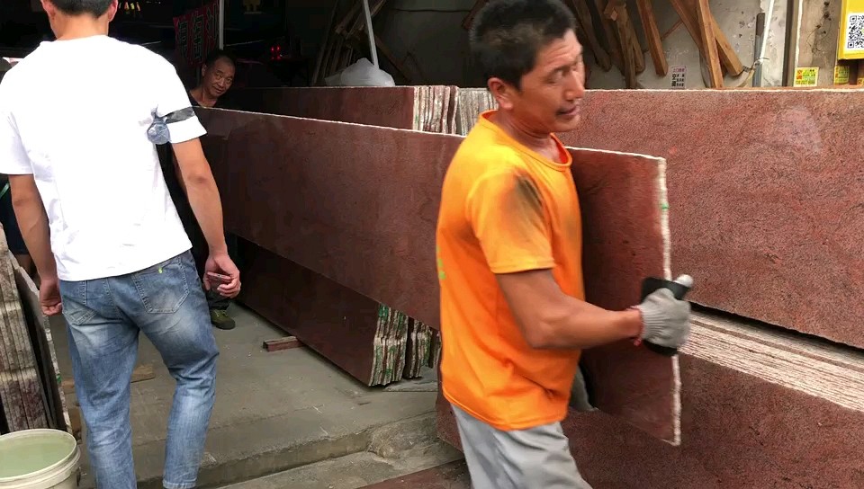 【幻彩红】矿山直销，荒料，条板，大量库存，价格实惠，可制定各种规格板成