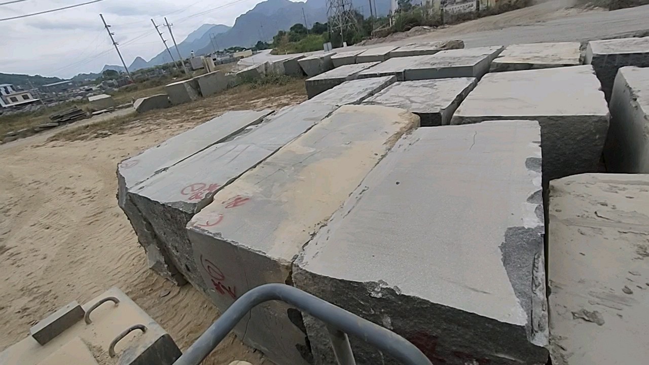 广西兴达石材厂厂矿一体性价比高保质保量公司专注广西芝麻黑广西