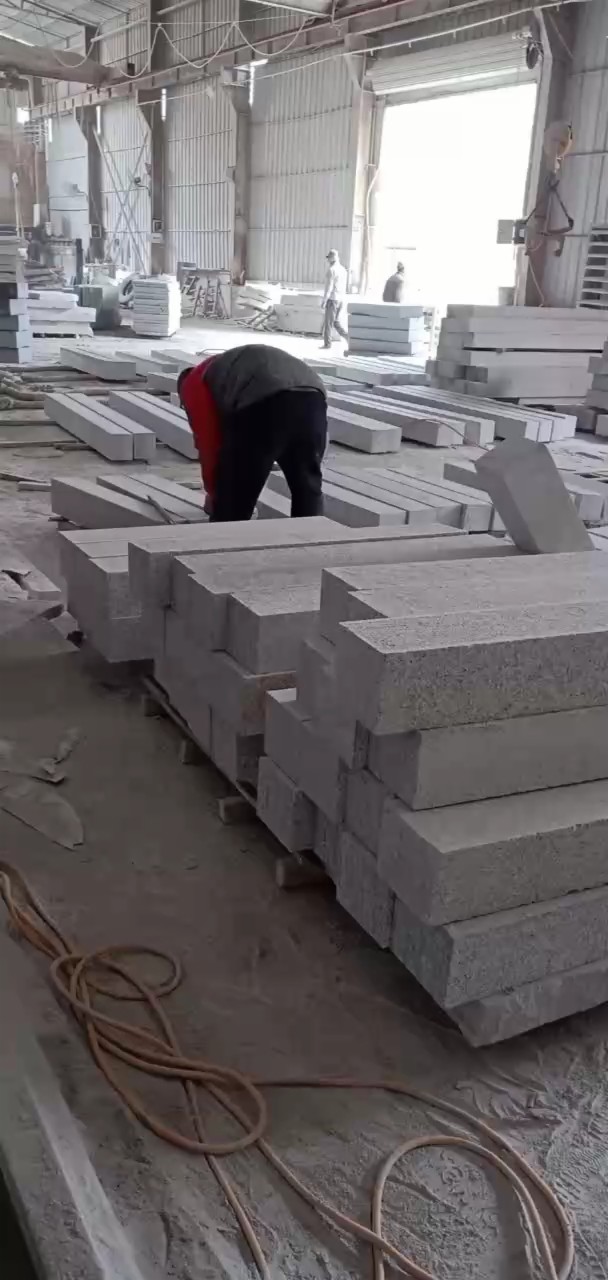 恒真石业主营路沿石异形线条圆柱别墅石材河道栏杆市政石材白麻