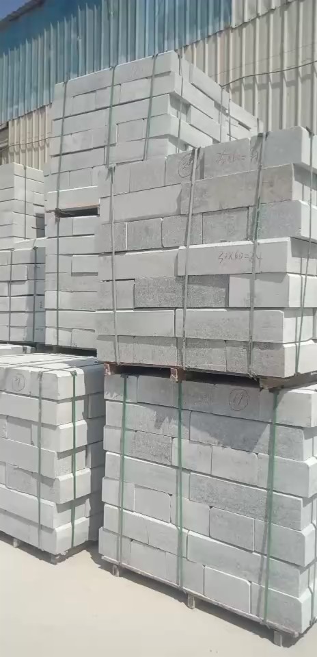 恒真石业主营拉丝栏杆坯水池坯墓碑料路沿石异形线条圆柱别墅石