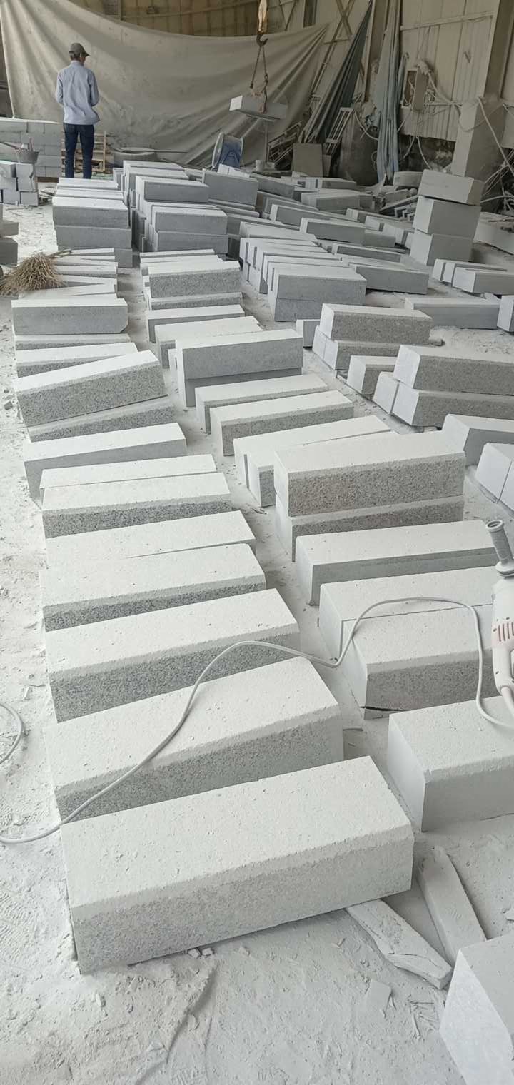 恒真石业主营拉丝栏杆坯水池坯墓碑料路沿石异形线条圆柱别墅石