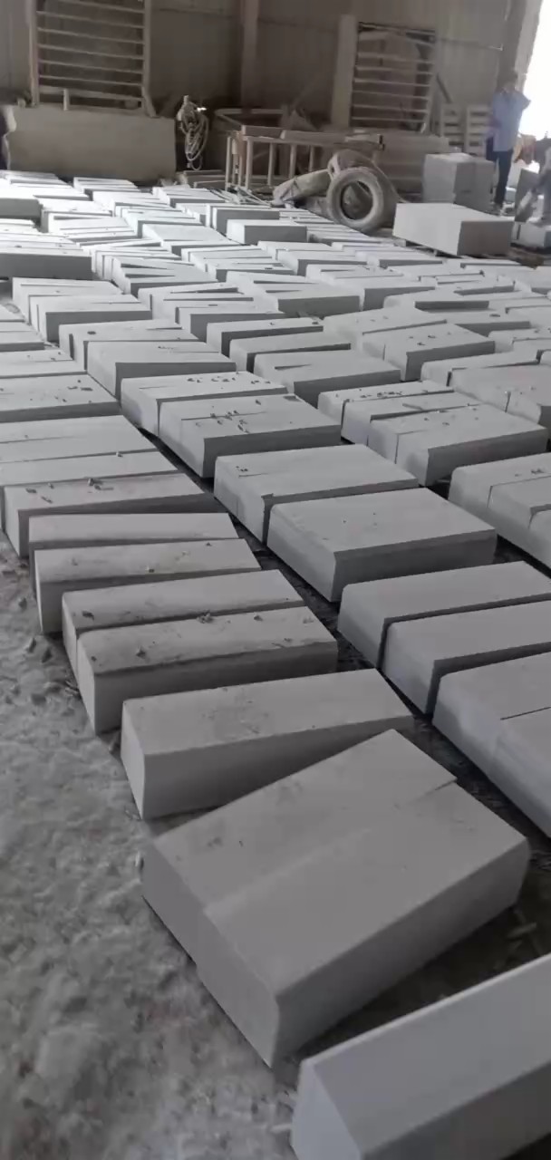 恒真石业主营拉丝栏杆坯水池坯墓碑料路沿石异形线条圆柱别墅石