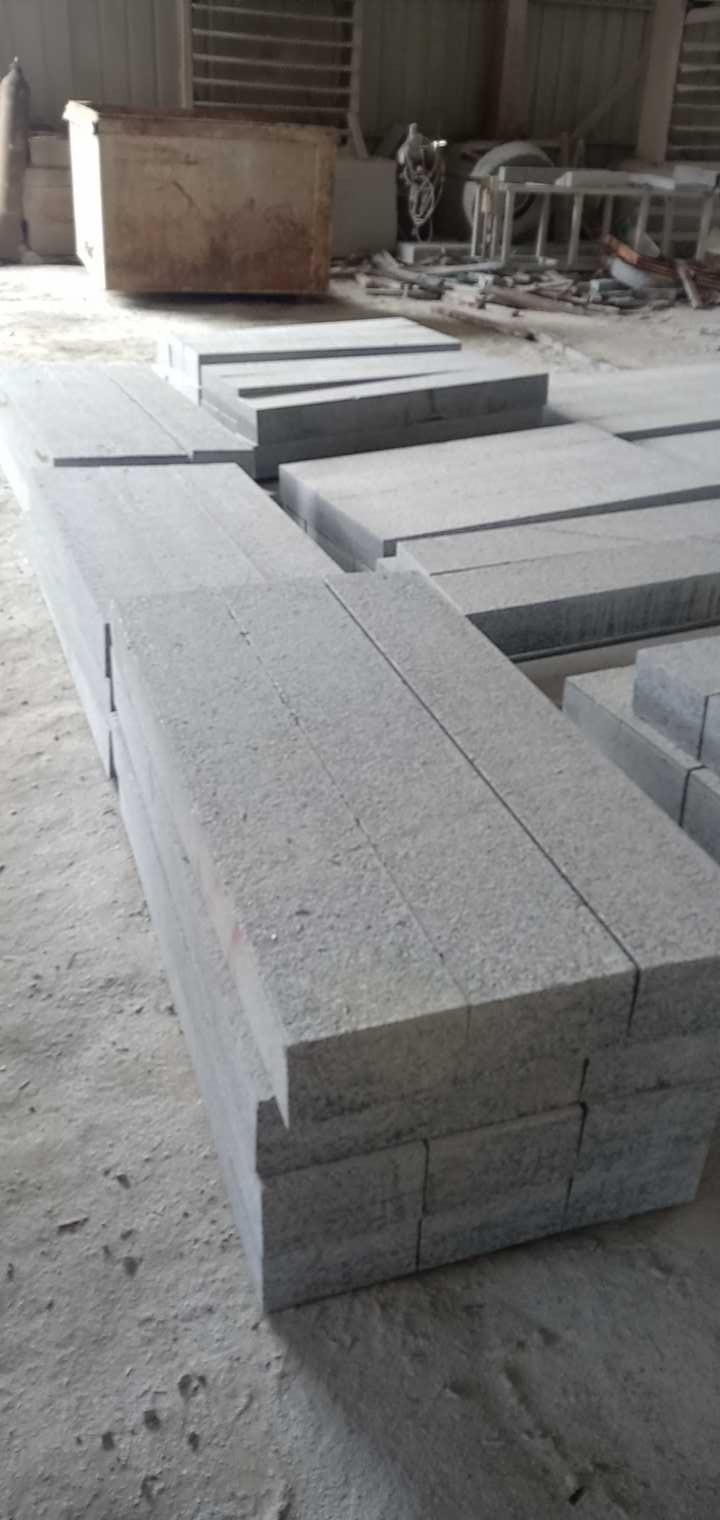 恒真石业主营拉丝栏杆坯水池坯墓碑料路沿石异形线条圆柱别墅石