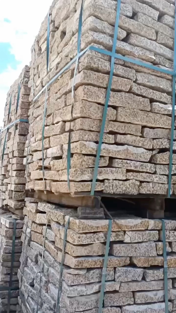 黄锈石自然面乱拼现货几千平方看上来聊