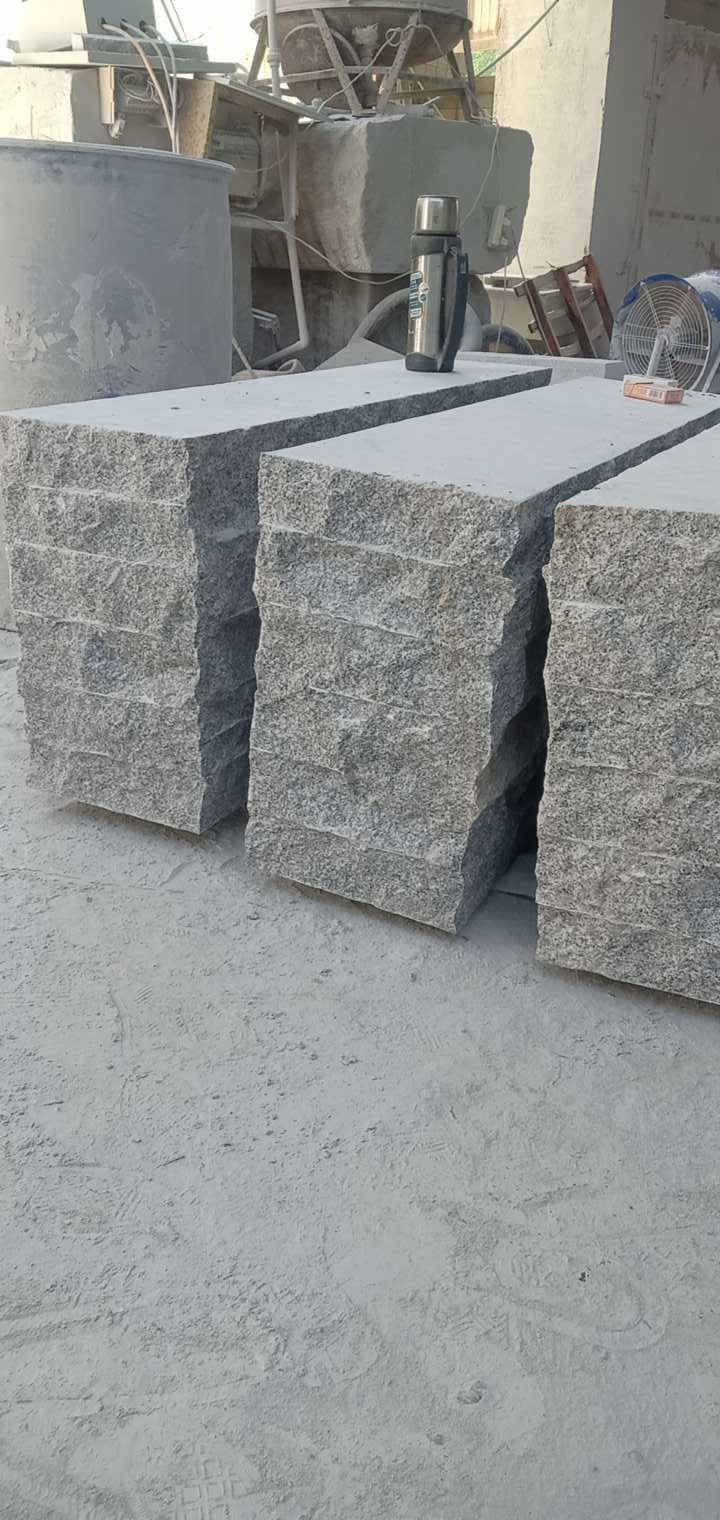 恒真石业主营拉丝栏杆坯水池坯墓碑料路沿石异形线条圆柱别墅石