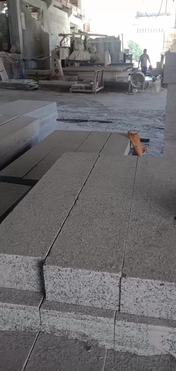 恒真石业主营拉丝栏杆坯水池坯墓碑料路沿石异形线条圆柱别墅石