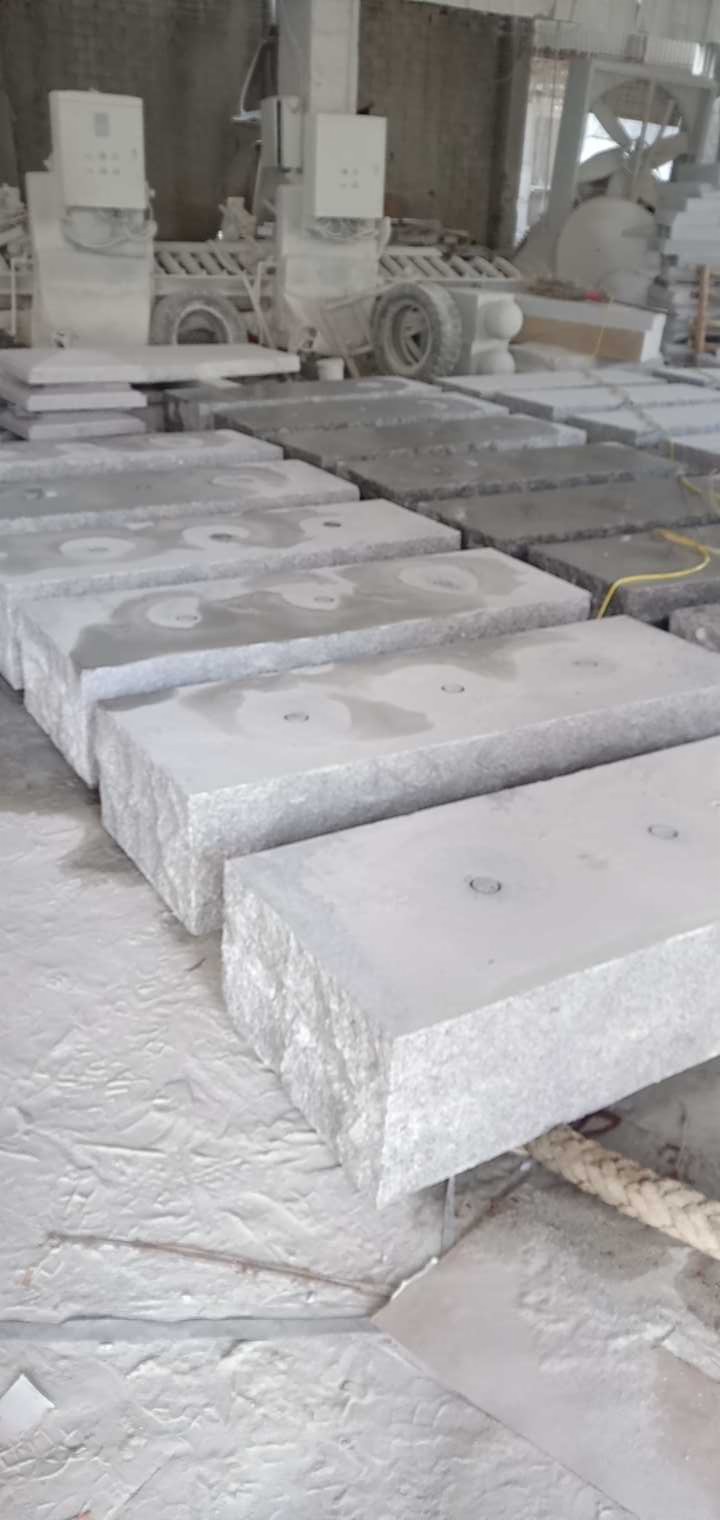 恒真石业主营拉丝栏杆坯水池坯墓碑料路沿石异形线条圆柱别墅石