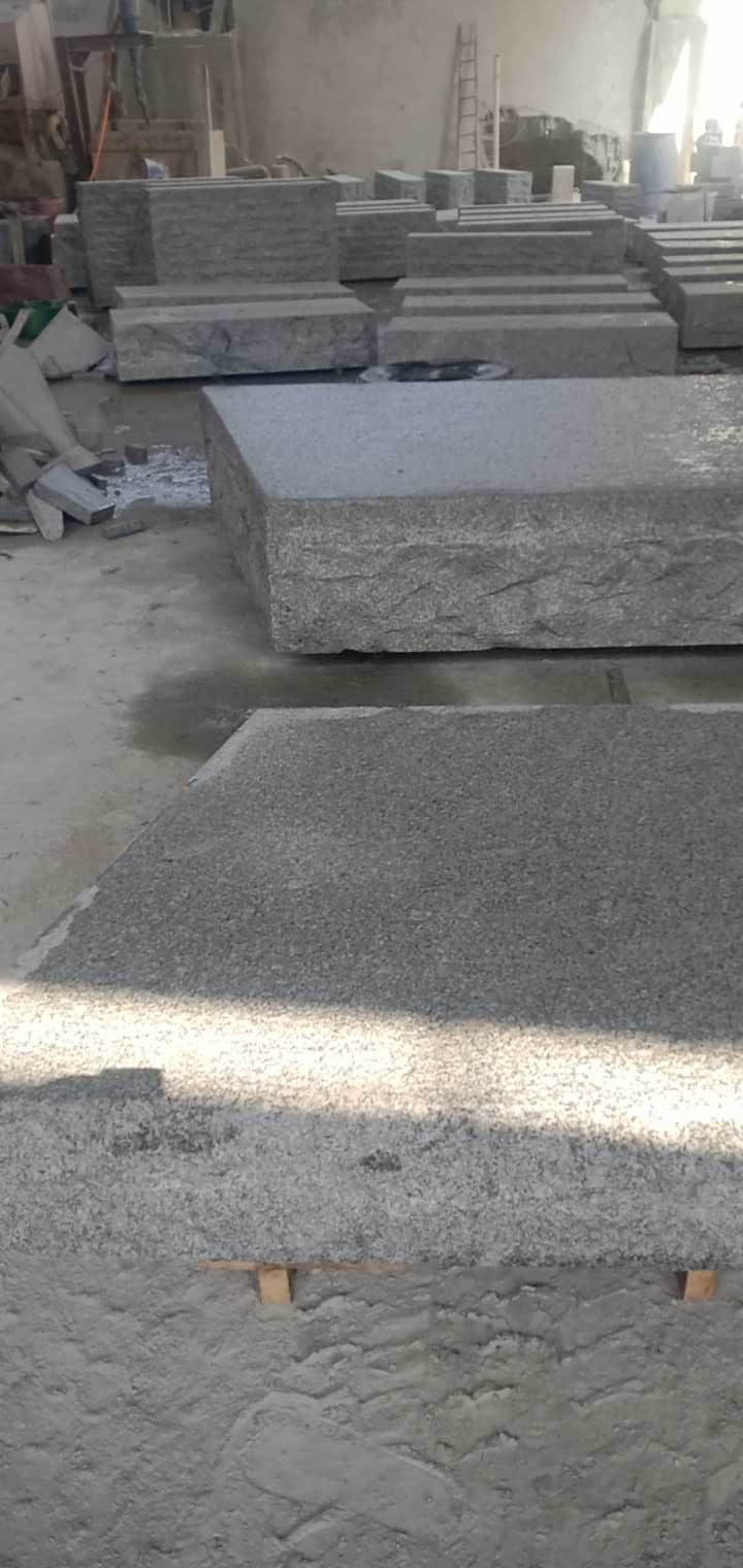 恒真石业主营拉丝栏杆坯水池坯墓碑料路沿石异形线条圆柱别墅石