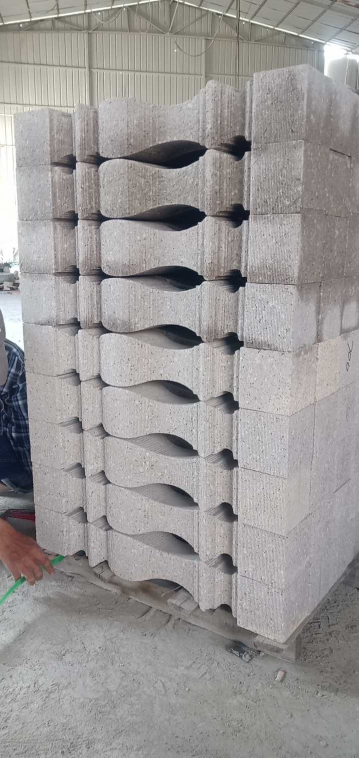 恒真石业主营拉丝栏杆坯水池坯墓碑料路沿石异形线条圆柱别墅石