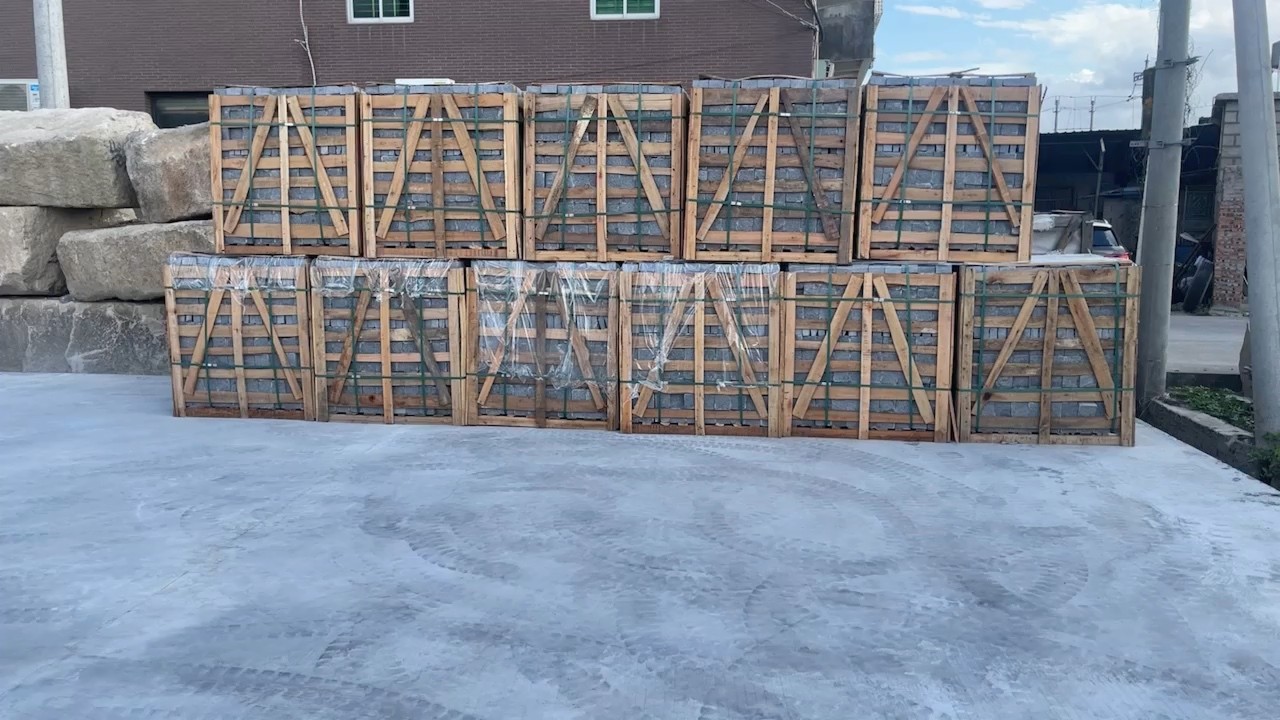 上班搬石头白麻大量到货长期库存10万平方欢迎合作