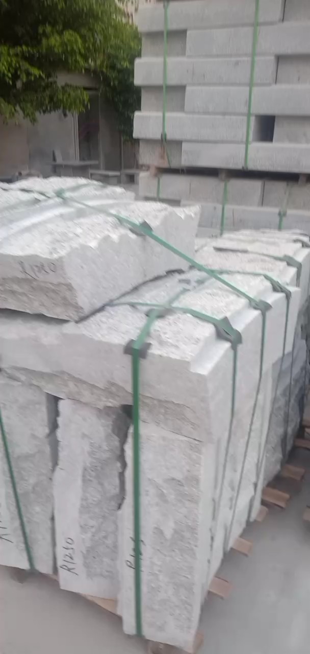 恒真石业主营拉丝栏杆坯水池坯墓碑料路沿石异形线条圆柱别墅石