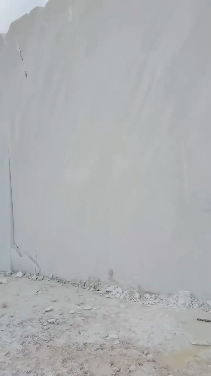 米兰白玉开采现场