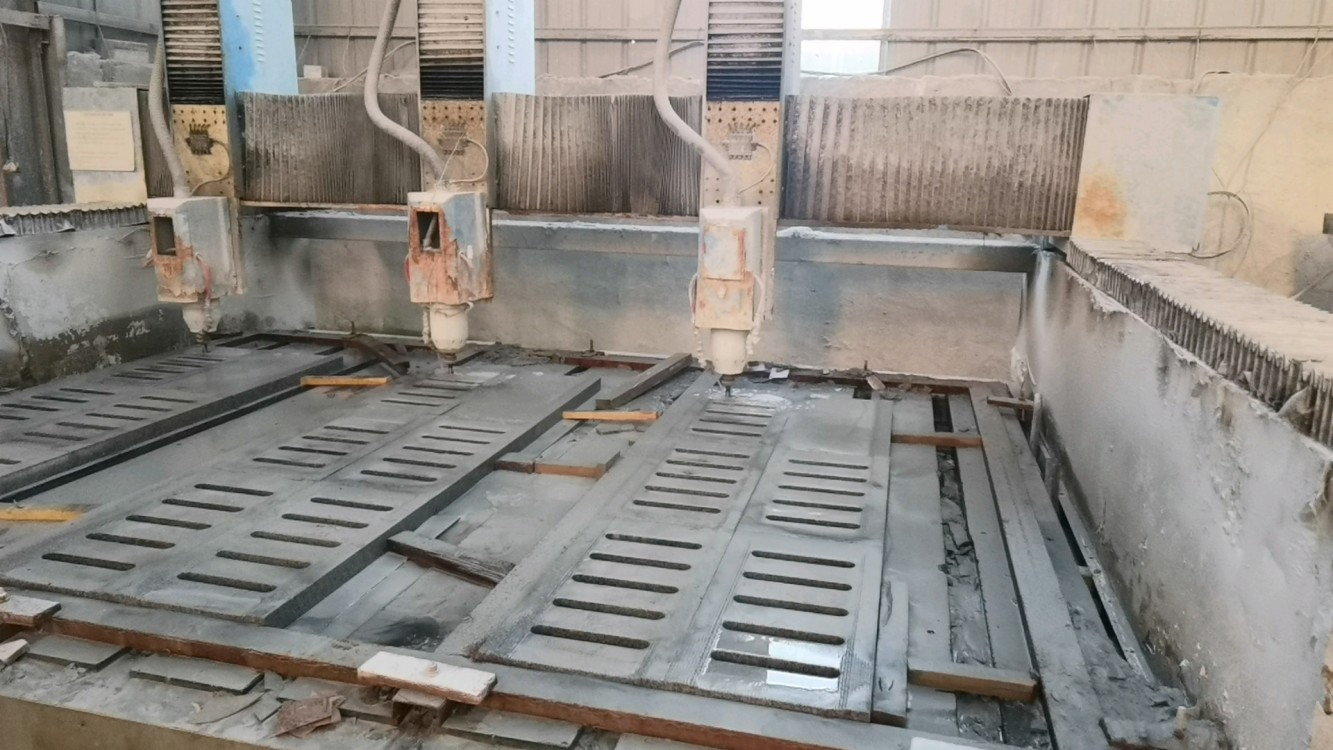 雕刻水篦子，干挂线条