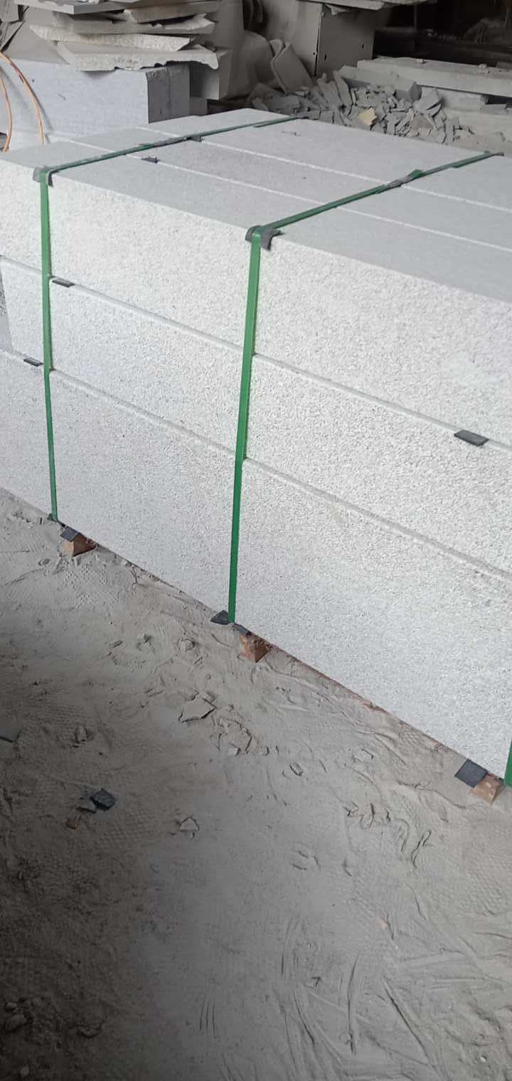 恒真石业主营拉丝栏杆坯水池坯墓碑料路沿石异形线条圆柱别墅石