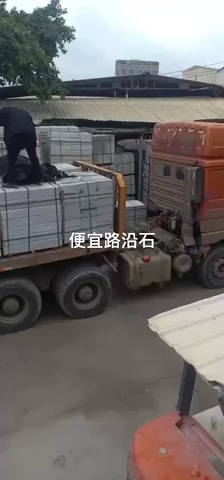 芝麻白侧石装起质量杆杆的