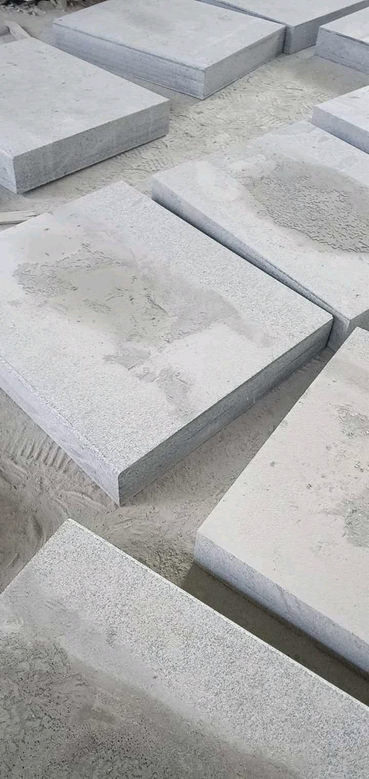 恒真石业主营拉丝栏杆坯水池坯墓碑料路沿石异形线条圆柱别墅石