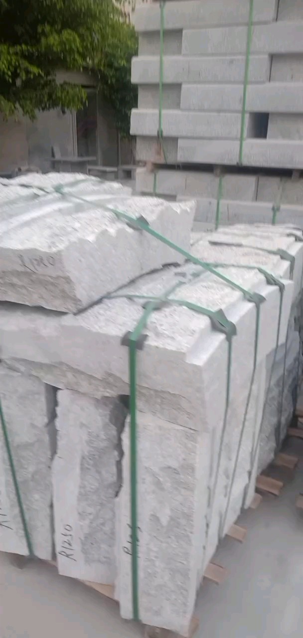 恒真石业主营拉丝栏杆坯水池坯墓碑料路沿石异形线条圆柱别墅石