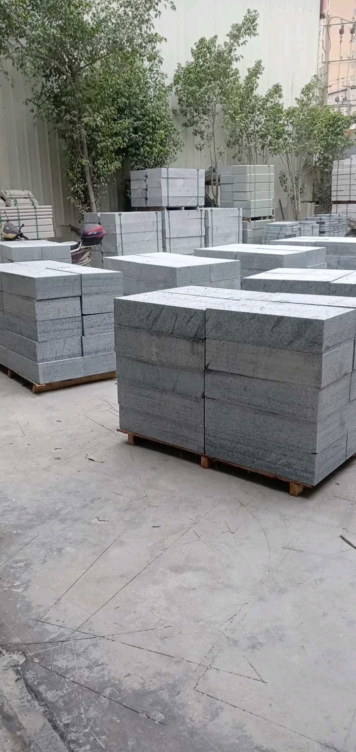 恒真石业主营拉丝栏杆坯水池坯墓碑料路沿石异形线条圆柱别墅石