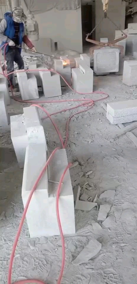 恒真石业主营拉丝栏杆坯水池坯墓碑料路沿石异形线条圆柱别墅石