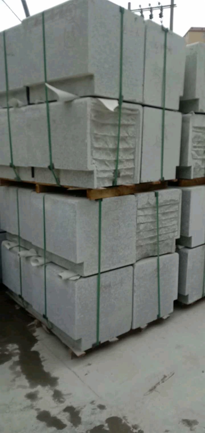 恒真石业主营拉丝栏杆坯水池坯墓碑料路沿石异形线条圆柱别墅石