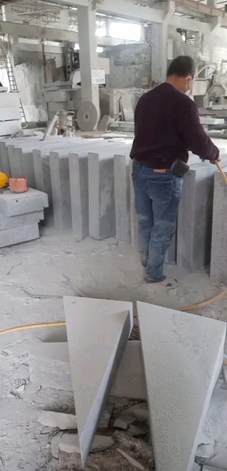 恒真石业主营拉丝栏杆坯水池坯墓碑料路沿石异形线条圆柱别墅石