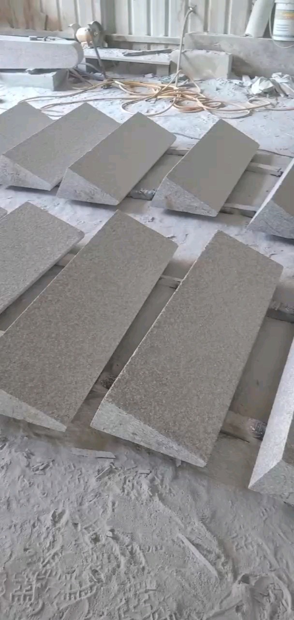 恒真石业主营拉丝栏杆坯水池坯墓碑料路沿石异形线条圆柱别墅石