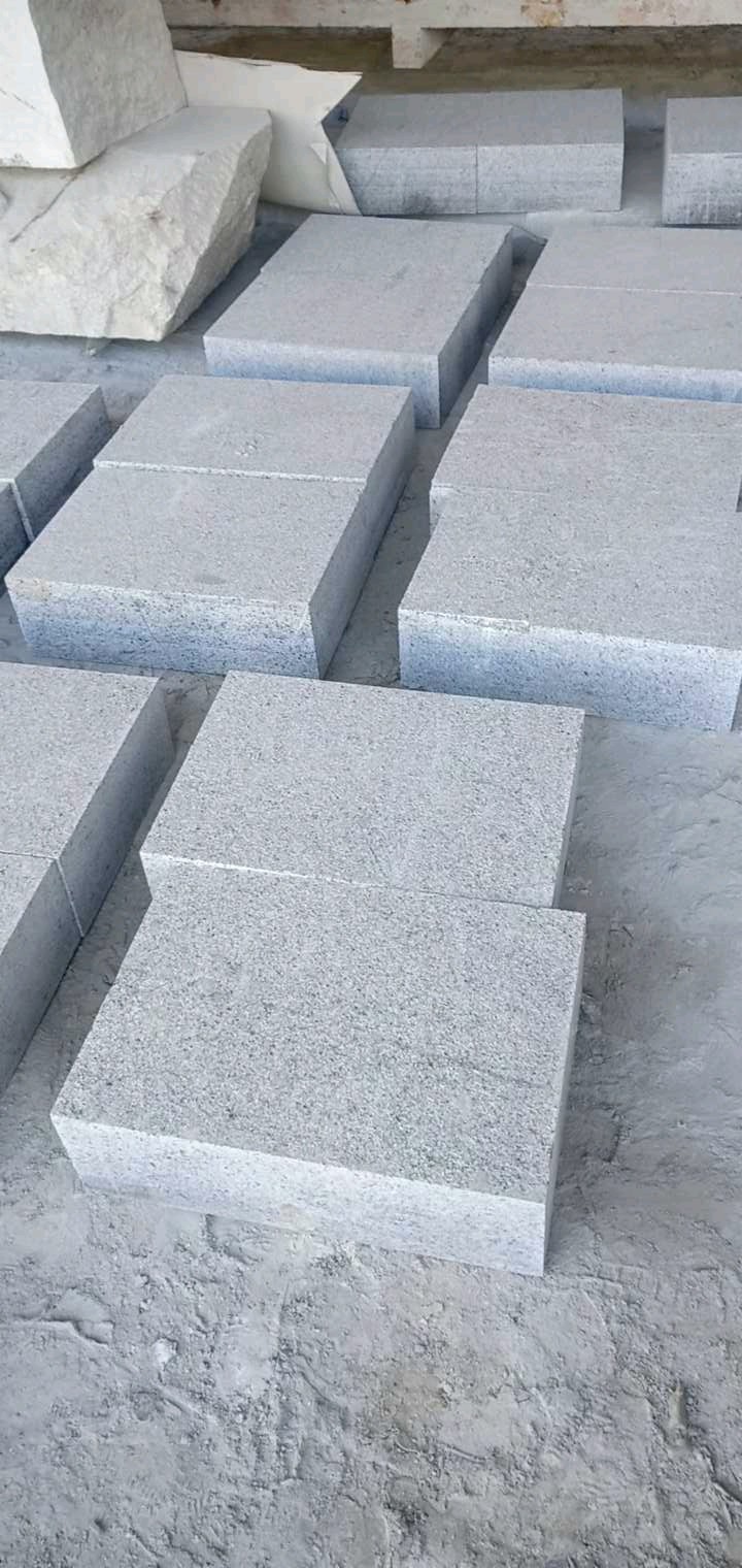 恒真石业主营拉丝栏杆坯水池坯墓碑料路沿石异形线条圆柱别墅石