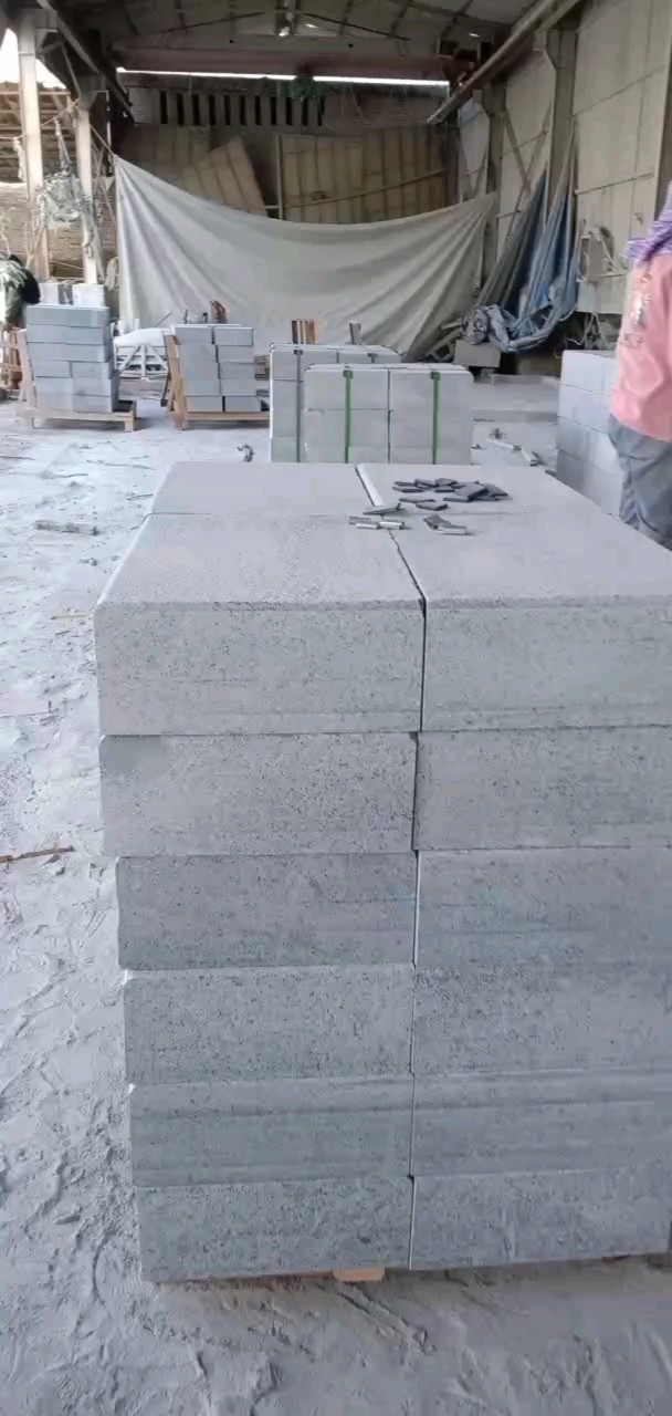 恒真石业主营拉丝栏杆坯水池坯墓碑料路沿石异形线条圆柱别墅石