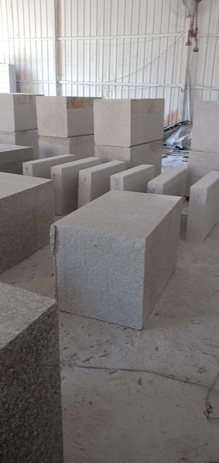 恒真石业主营拉丝栏杆坯水池坯墓碑料路沿石异形线条圆柱别墅石