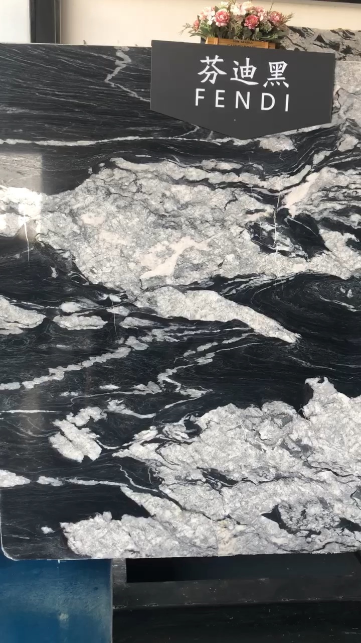 经典流行黑白色芬迪黑浓烈的黑白对比碰撞构成奇妙的视觉吸引力塑造永不过时