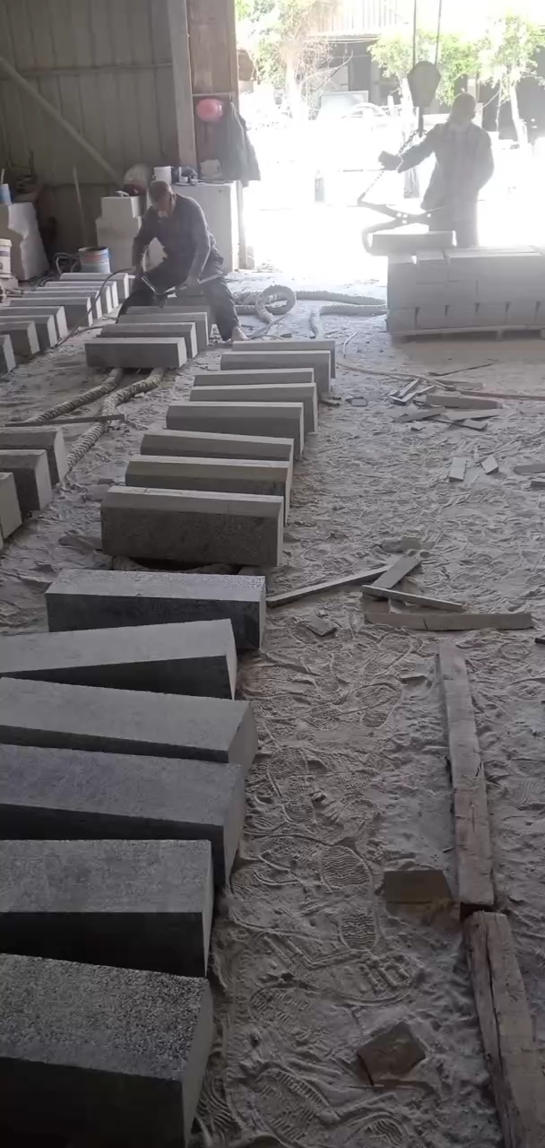 恒真石业主营拉丝栏杆坯水池坯墓碑料路沿石异形线条圆柱别墅石