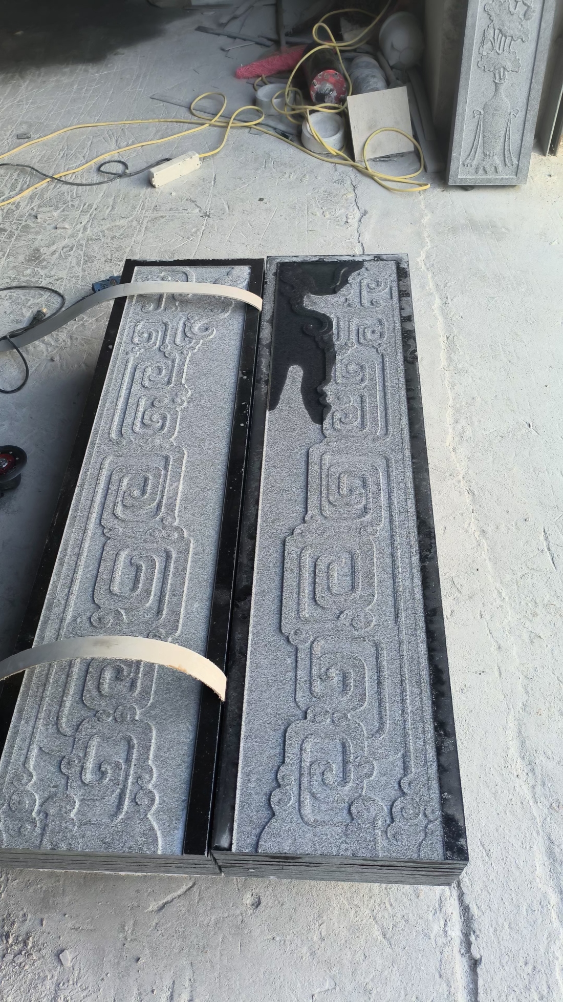 康正黑金沙水刀雕刻加工中极品的黑金沙加上优秀的加工工艺挺好看有订单