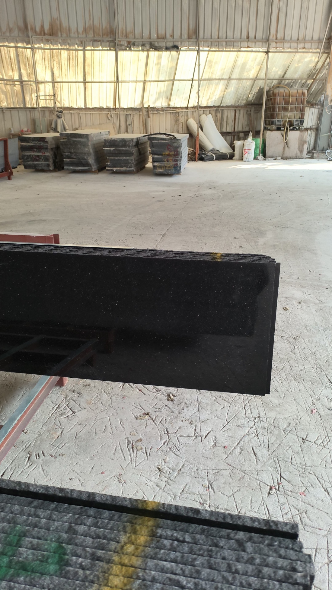 康正黑金沙大板板面均匀1823厚板订切大板成品水池地铺工程板有加
