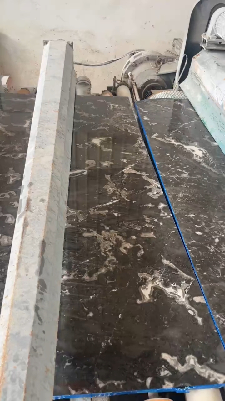 罗曼蒂克灰，幻影灰🍀
给客户保证质量
​还是要从补磨板开始看
​大板