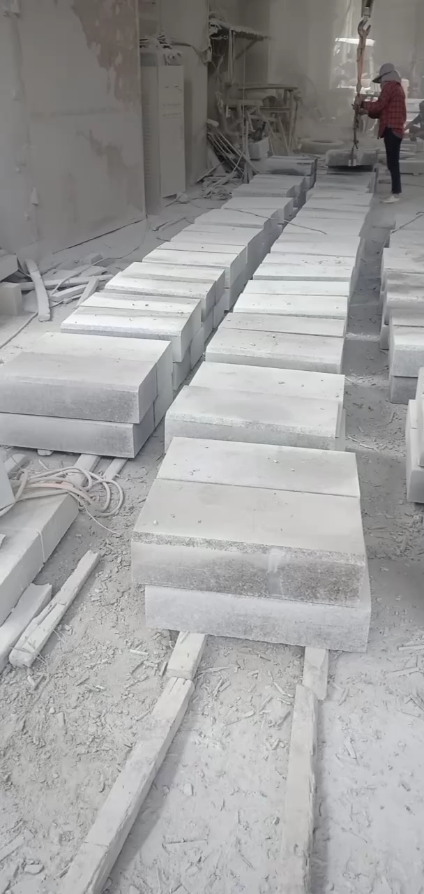 恒真石业主营拉丝栏杆坯水池坯墓碑料路沿石异形线条圆柱别墅石