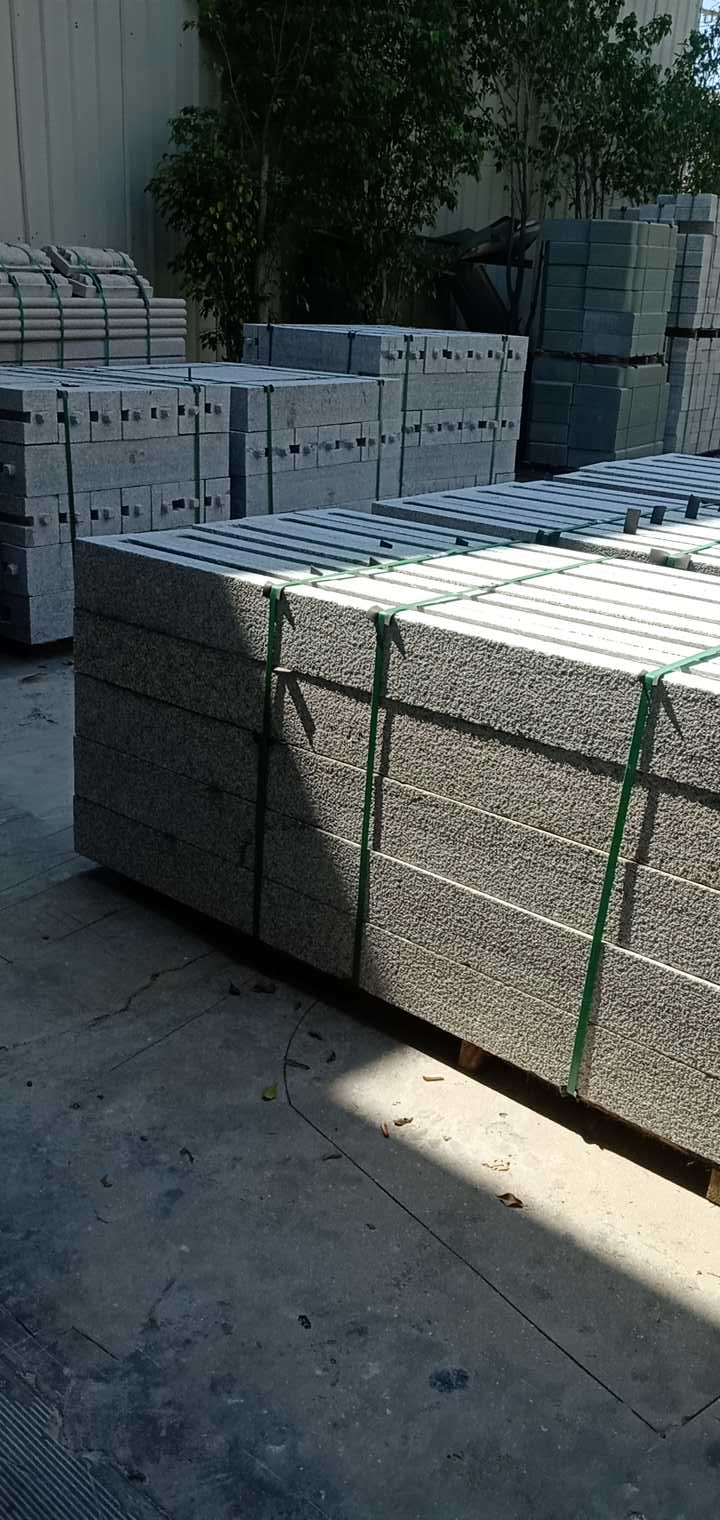 恒真石业主营拉丝栏杆坯水池坯墓碑料路沿石异形线条圆柱别墅石