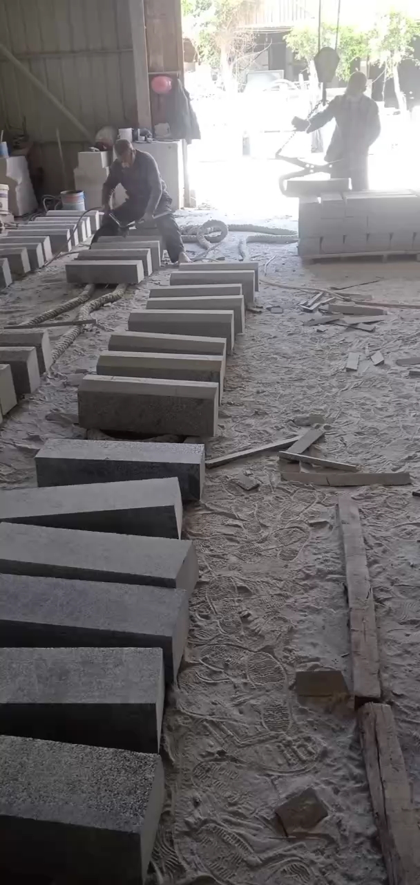 恒真石业主营拉丝栏杆坯水池坯墓碑料路沿石异形线条圆柱别墅石