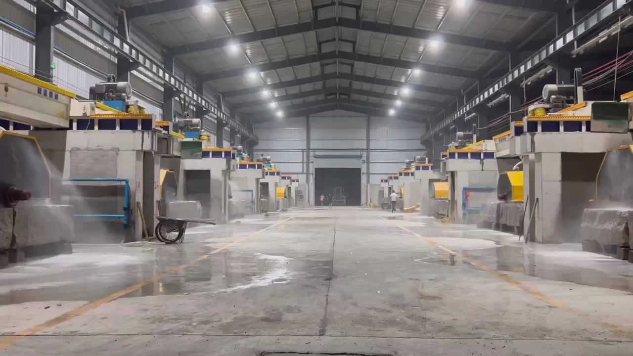 广西粉红麻各种规格光板火烧板荔枝面自然面超薄板等板材及盲道石剁斧石