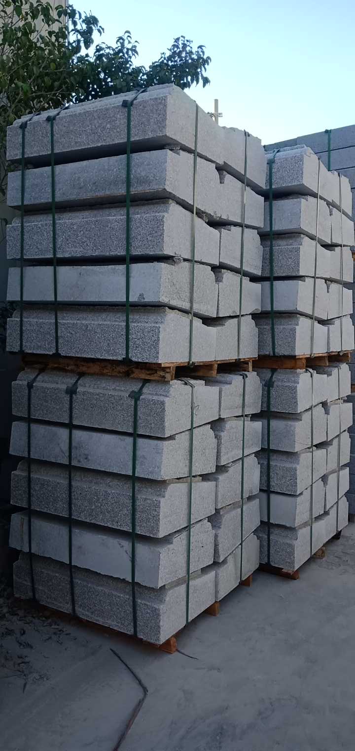 恒真石业主营拉丝栏杆坯水池坯墓碑料路沿石异形线条圆柱别墅石