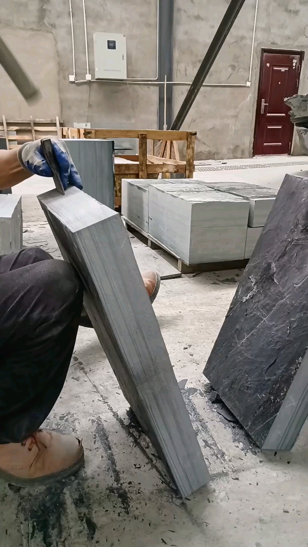 防滑耐磨地砖自然面青石板手工劈开源头厂家直销现货处理