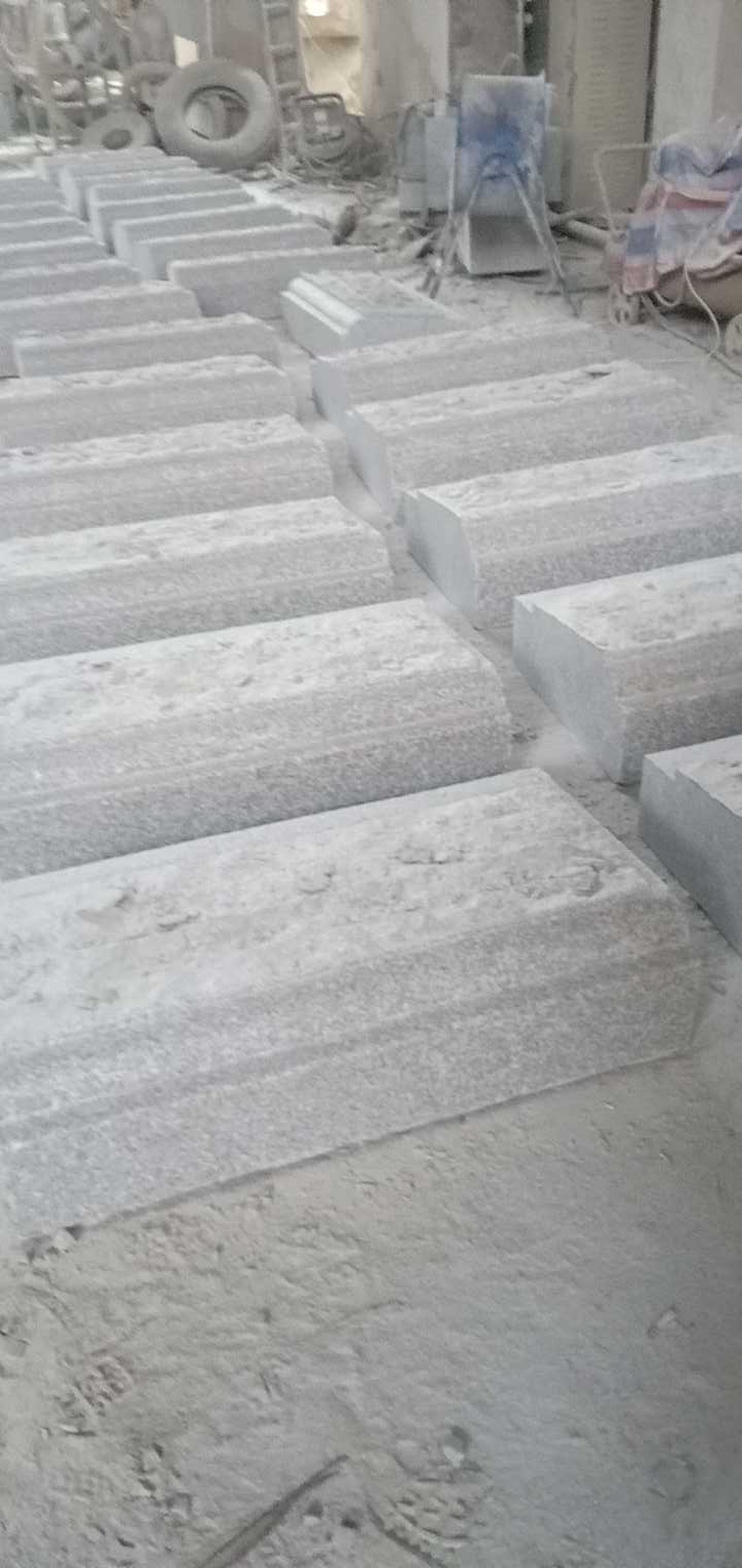 恒真石业主营拉丝栏杆坯水池坯墓碑料路沿石异形线条圆柱别墅石