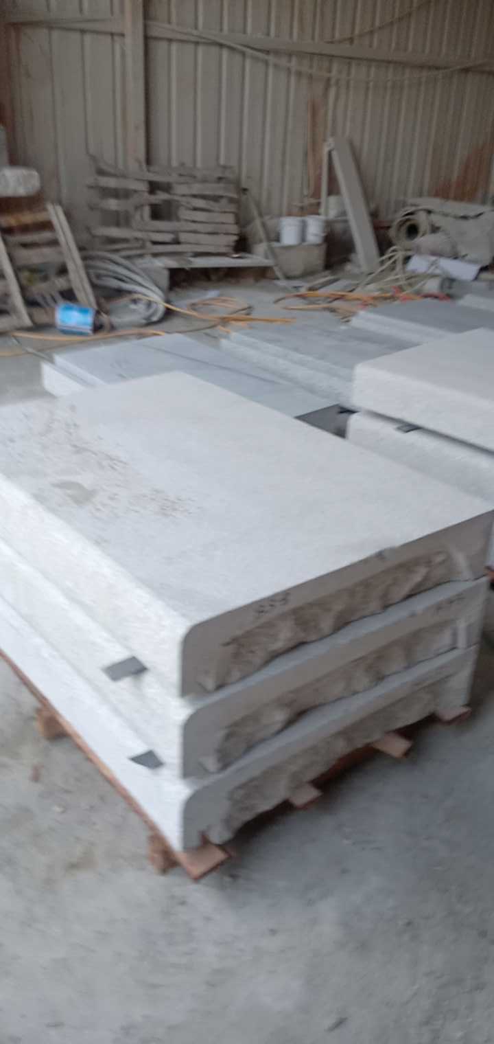 恒真石业主营拉丝栏杆坯水池坯墓碑料路沿石异形线条圆柱别墅石