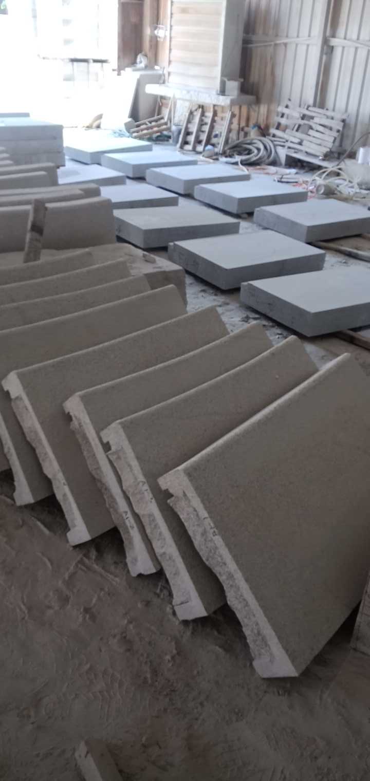 恒真石业主营拉丝栏杆坯水池坯墓碑料路沿石异形线条圆柱别墅石