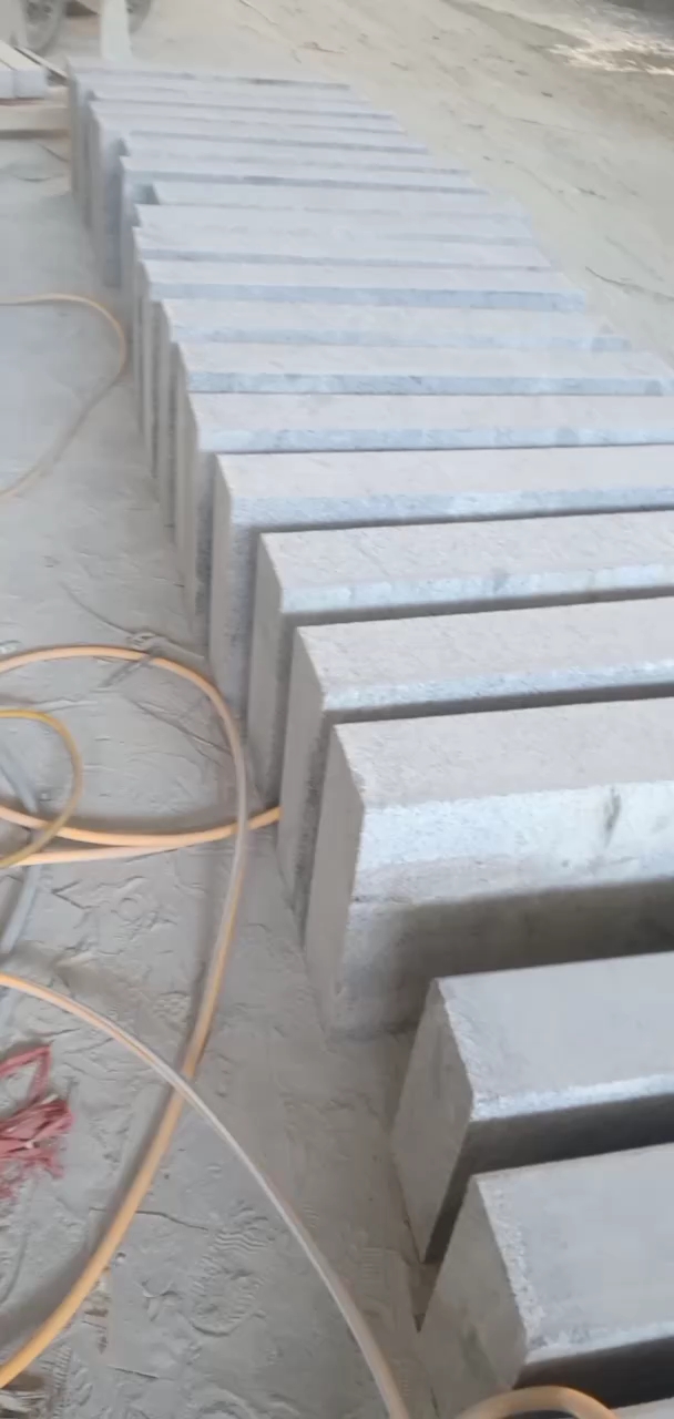 恒真石业主营拉丝栏杆坯水池坯墓碑料路沿石异形线条圆柱别墅石