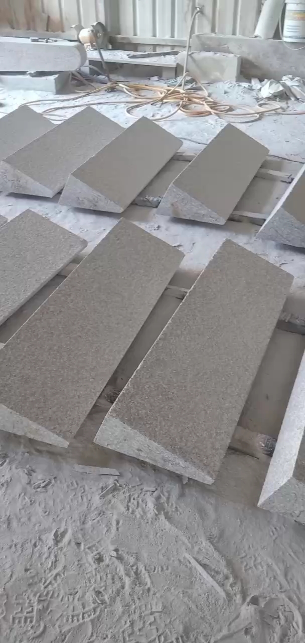 恒真石业主营拉丝栏杆坯水池坯墓碑料路沿石异形线条圆柱别墅石