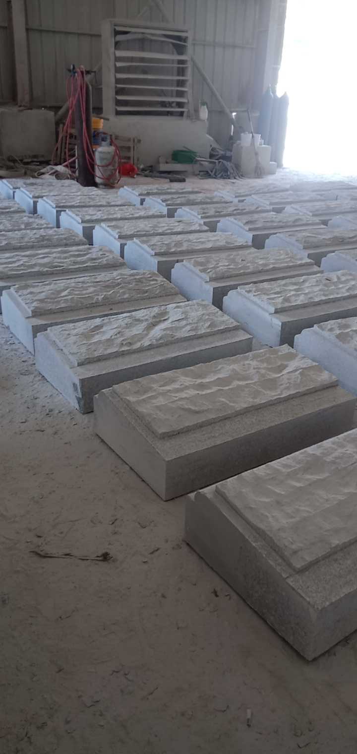 恒真石业主营拉丝栏杆坯水池坯墓碑料路沿石异形线条圆柱别墅石