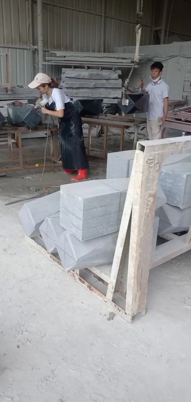 恒真石业主营拉丝栏杆坯水池坯墓碑料路沿石异形线条圆柱别墅石