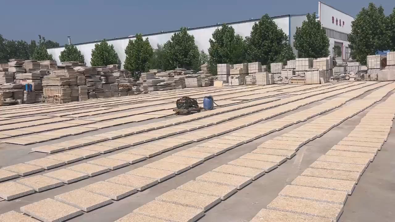 山东石材厂家(产品价格高中低档都有)，厂矿一体，主营黄锈石、白锈石、白