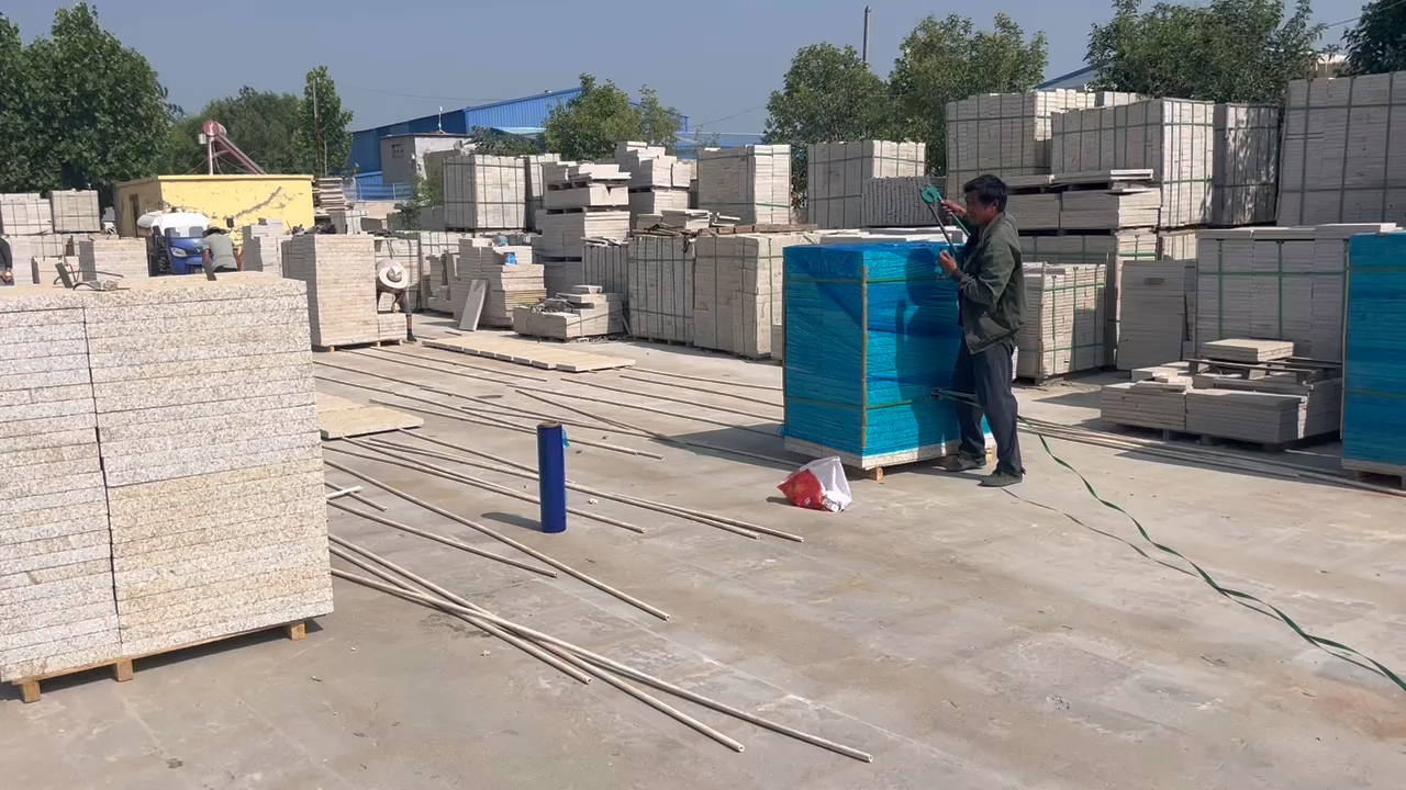 山东石材厂家(产品价格高中低档都有)，厂矿一体，主营黄锈石、白锈石、白