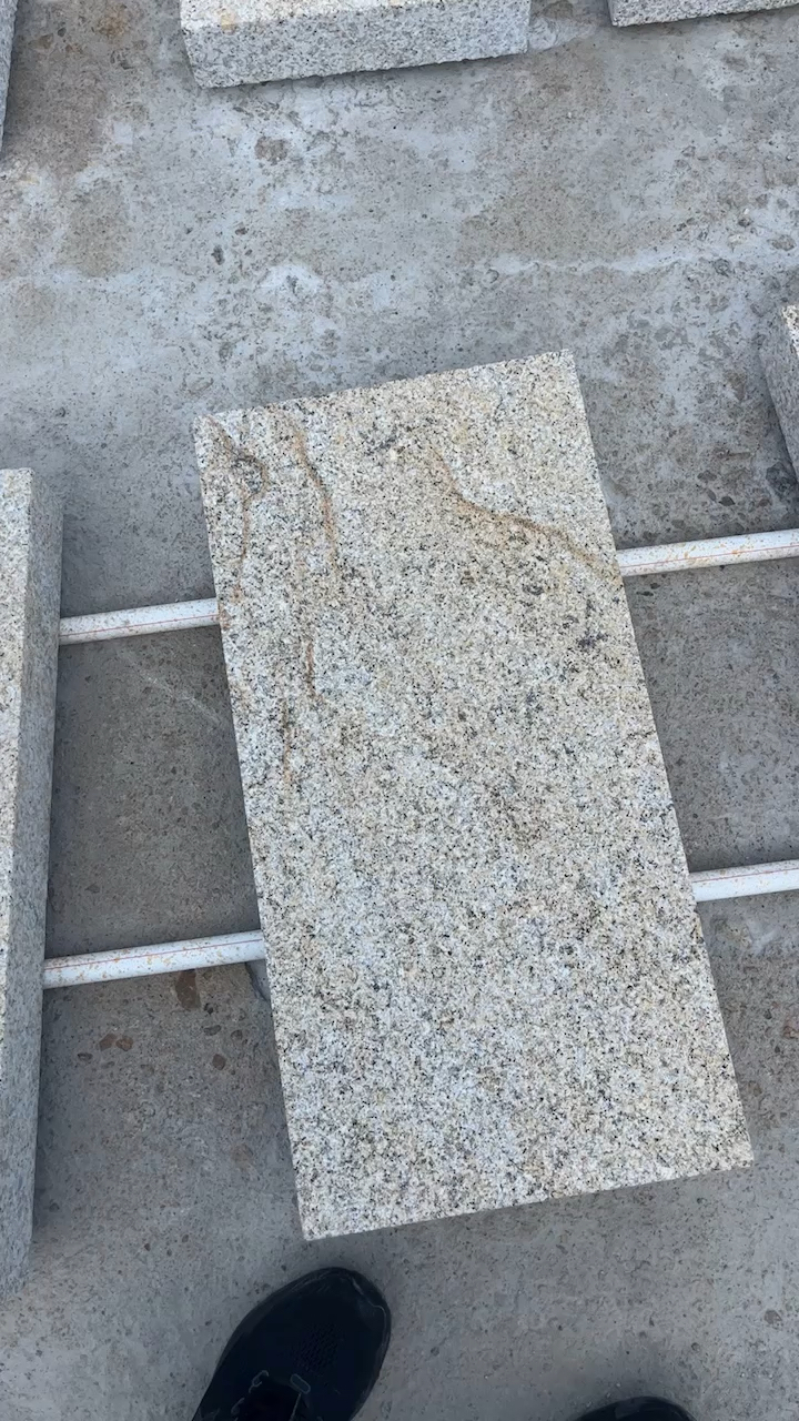 山东石材厂家(产品价格高中低档都有)，厂矿一体，主营黄锈石、白锈石、白